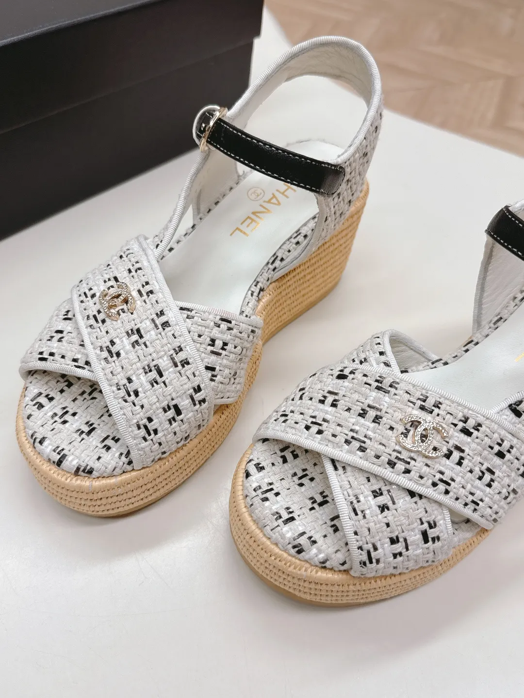 👟👟Ex-factory price 600👟👟 CHANEL Chanel 2025 new sandals and slippers series classic series every style is great rhombus platform sandals and slippers elegant and noble comfortable and versatile upper: sheepskin, woven cloth foot pads: sheepskin sole: rubber outsole size: 35-40